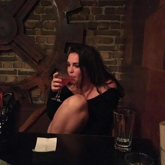 Meet your Posher, Hillary - Picture 1 of 1